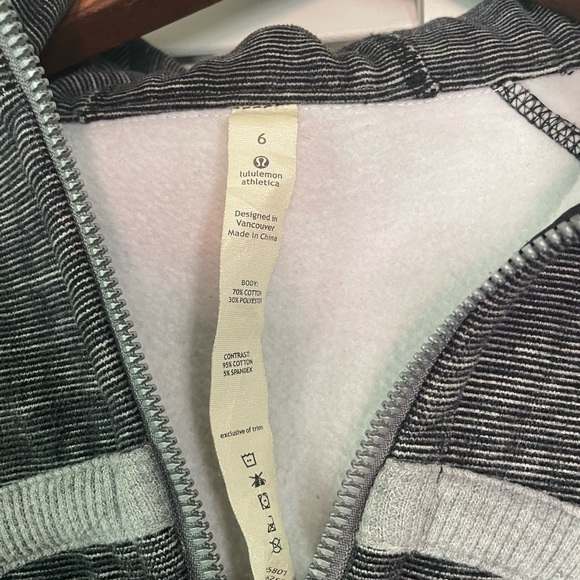 Lululemon Scuba Hoodie size 6 - Picture 3 of 3